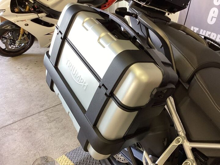 only 2988 miles triumph side cases and top box hand guards abs traction