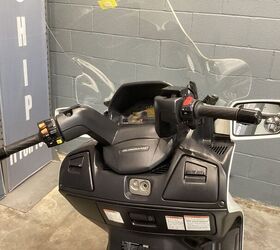 19 177 miles givi tall windshield automatic or button shift clutch less manual