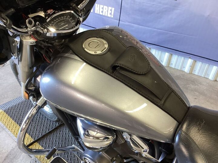 only 25 349 miles upper fairing with pioneer bluetooth audio cobra exhaust