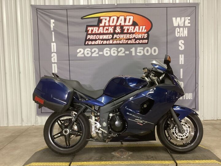 only 18 432 miles triumph side bags abs model fuel injected center stand and