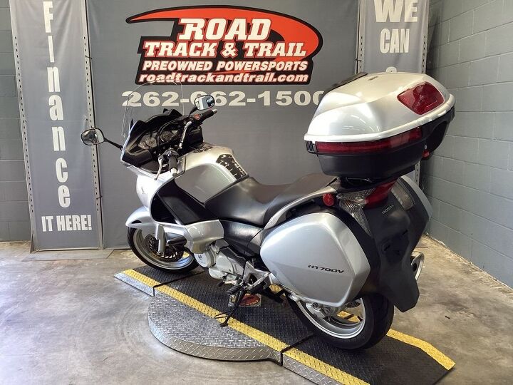 only 17 552 miles honda paint matched top box with passenger backrest led gear