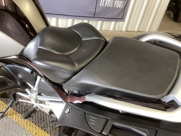only 25 765 miles 1 owner upgraded riders seat handlebar risers on board