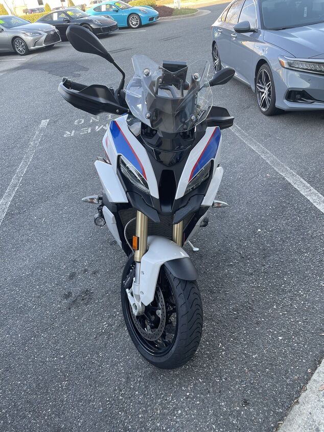 bmw s1000xr white blue red