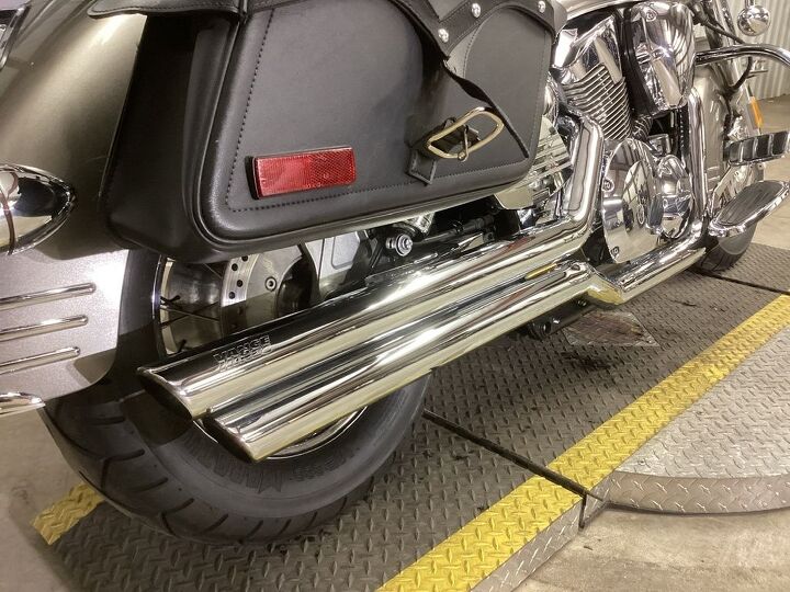 only 13 459 miles vance and hines exhaust windshield lightbar backrest rack