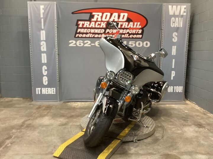 only 26 677 miles cobra full true dual exhaust color matched upper fairing
