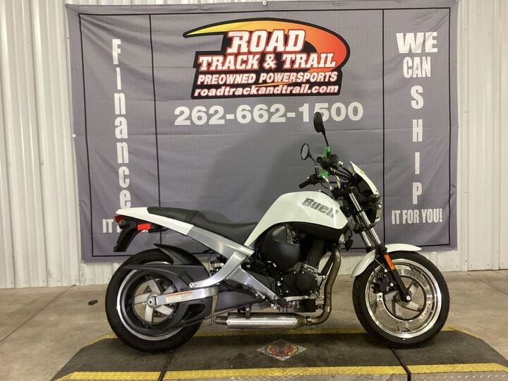 only 3923 miles 1 owner vance and hines exhaust low seat clean standard bike