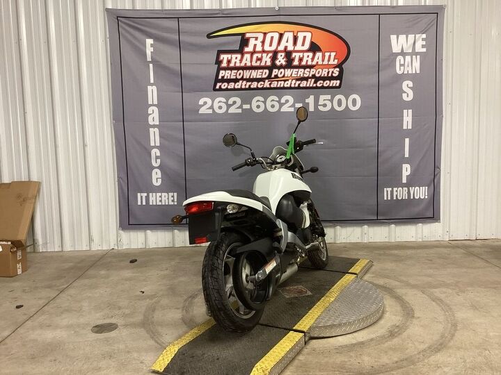 only 3923 miles 1 owner vance and hines exhaust low seat clean standard bike