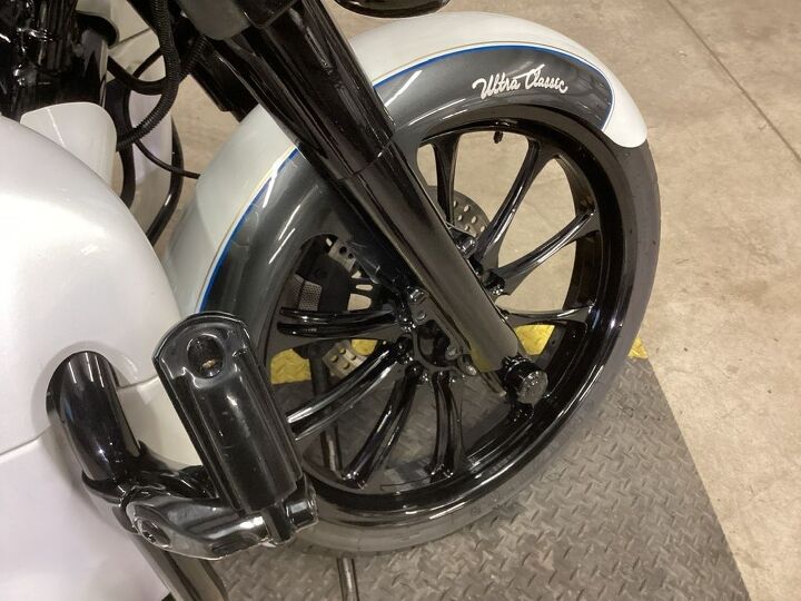 wow factor 21 and 18 aftermarket black spinner wheels custom front fender