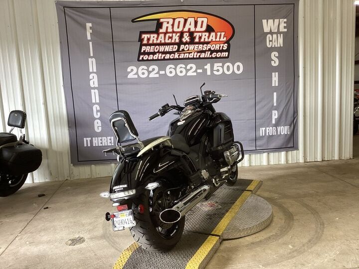 only 4590 miles backrest rack and more clean big power touring bike hard to