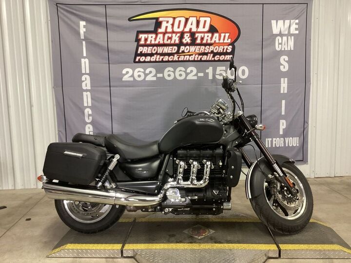 only 696 miles 1 owner viking hard mounted saddlebags abs and 2300cc s of