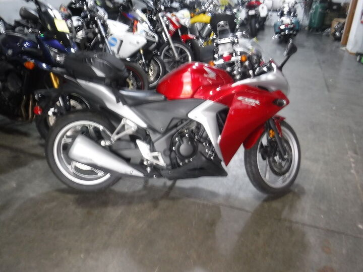 only 4571 miles clicker levers rear seat storage bag fuel injected and more