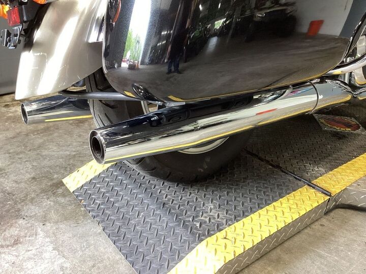 only 6255 miles 1 owner windshield with lowers backrest rack crashbar bag
