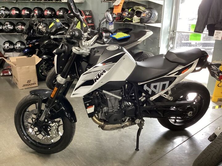 only 1514 miles 1 owner abs windshield ktm tft display and more crispy clean