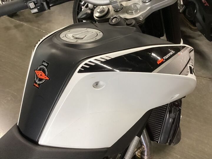 only 1514 miles 1 owner abs windshield ktm tft display and more crispy clean