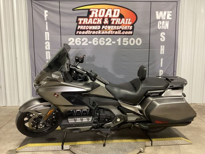 only 8179 miles abs reverse riders backrest rack audio cruise control