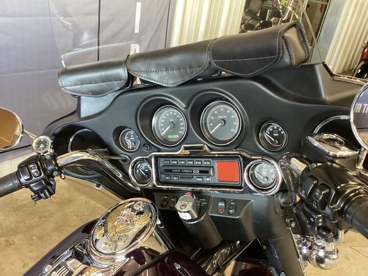 only 11 114 miles vance and hines exhaust high flow intake chrome floorboards