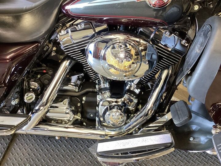 only 11 114 miles vance and hines exhaust high flow intake chrome floorboards