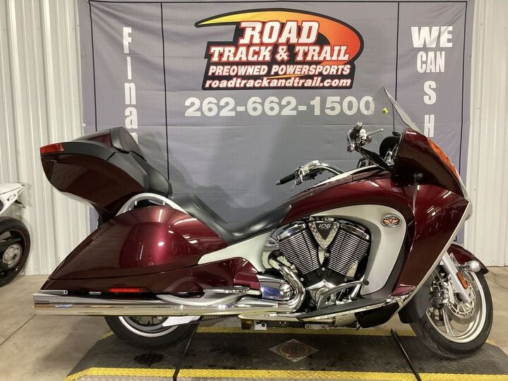25173 miles victory performance exhaust audio cruise control heated grips and