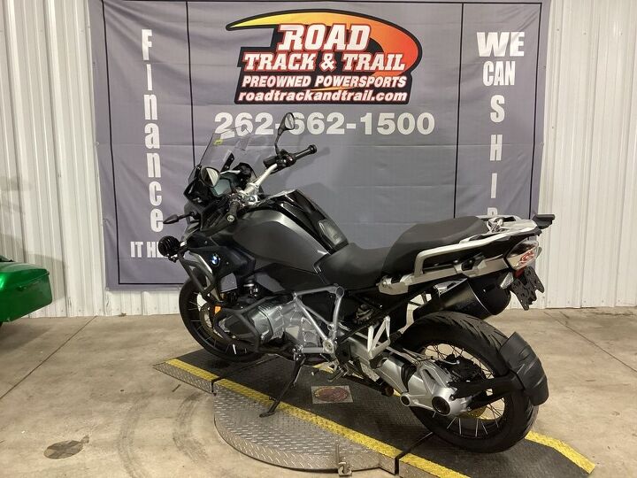 only 7931 miles 1 owner keyless start abs pro traction control esa ride