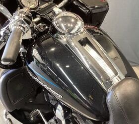 143 692 miles hd cvo wheels chrome full floating rotors chrome forks painted