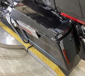 143 692 miles hd cvo wheels chrome full floating rotors chrome forks painted