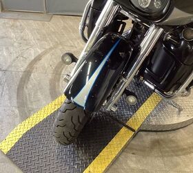 143 692 miles hd cvo wheels chrome full floating rotors chrome forks painted