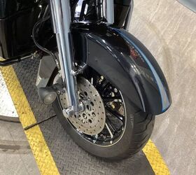 143 692 miles hd cvo wheels chrome full floating rotors chrome forks painted