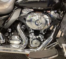 143 692 miles hd cvo wheels chrome full floating rotors chrome forks painted