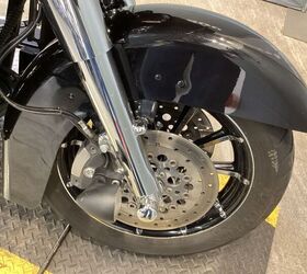 143 692 miles hd cvo wheels chrome full floating rotors chrome forks painted