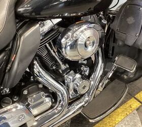 143 692 miles hd cvo wheels chrome full floating rotors chrome forks painted