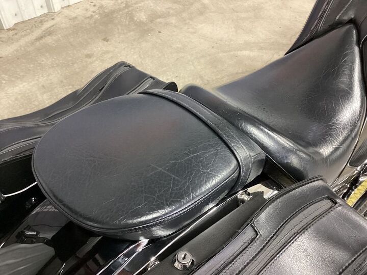 only 22796 miles aftermarket exhaust detachable carrol leather saddle bags