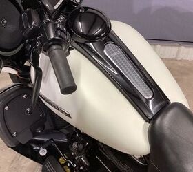 only 5936 miles navigation docking hardware lower fairings abs audio cruise