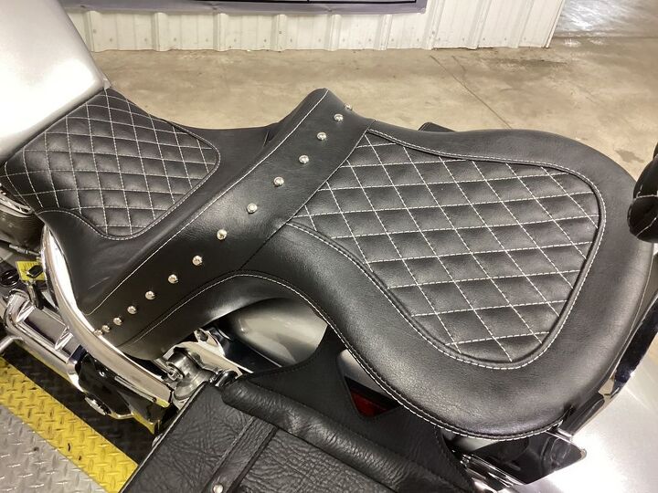 only 19697 miles vance and hines exhaust river road saddle bags custom quilted
