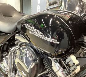 only 7624 miles hd cvo agitator chrome wheels rinehart exhaust navigation