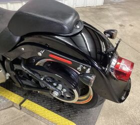 only 25 786 miles vance and hines exhaust floorboards docking hardware led