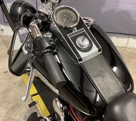 only 25 786 miles vance and hines exhaust floorboards docking hardware led