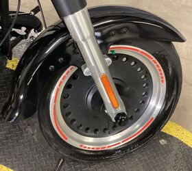 only 25 786 miles vance and hines exhaust floorboards docking hardware led