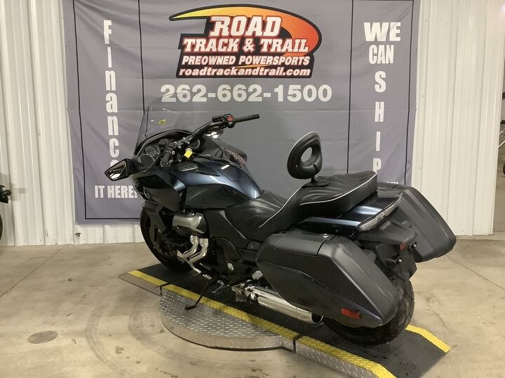 only 7997 miles 1 owner corbin seat wih riders backrest audio abs clean