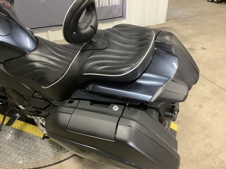 only 7997 miles 1 owner corbin seat wih riders backrest audio abs clean