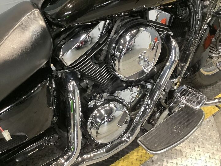 only 26 645 miles vance and hines full true dual exhaust lightbar visors