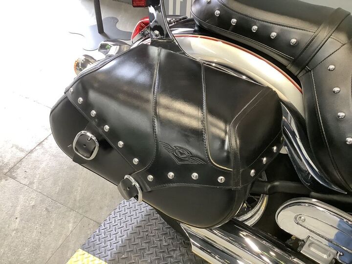 only 2945 miles 1 owner vance and hines exhaust windshield studded saddlebags
