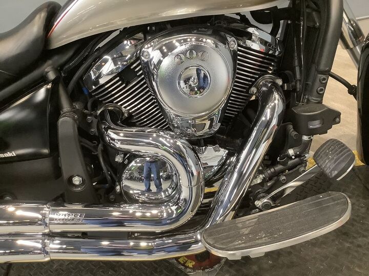 only 2945 miles 1 owner vance and hines exhaust windshield studded saddlebags