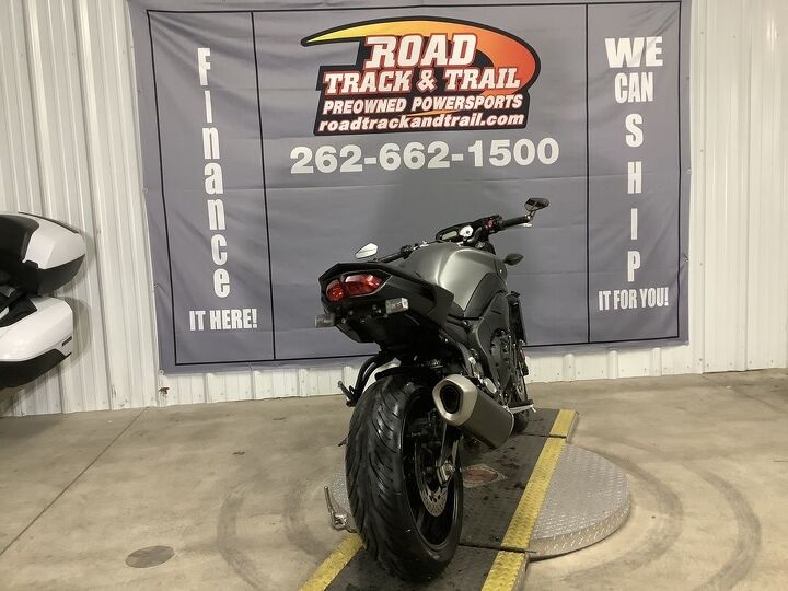 only 17 433 miles fuel injected fender eliminator bar end mirrors and more