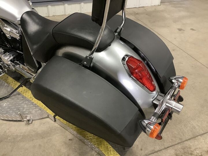 only 6127 miles tour windshield backrest hard mounted honda saddlebags