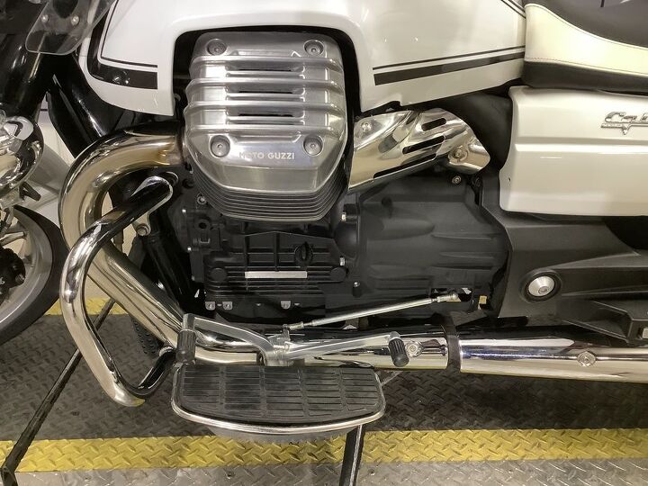 only 11 685 miles windshield with lowers lightbar backrest rack crashbar bag