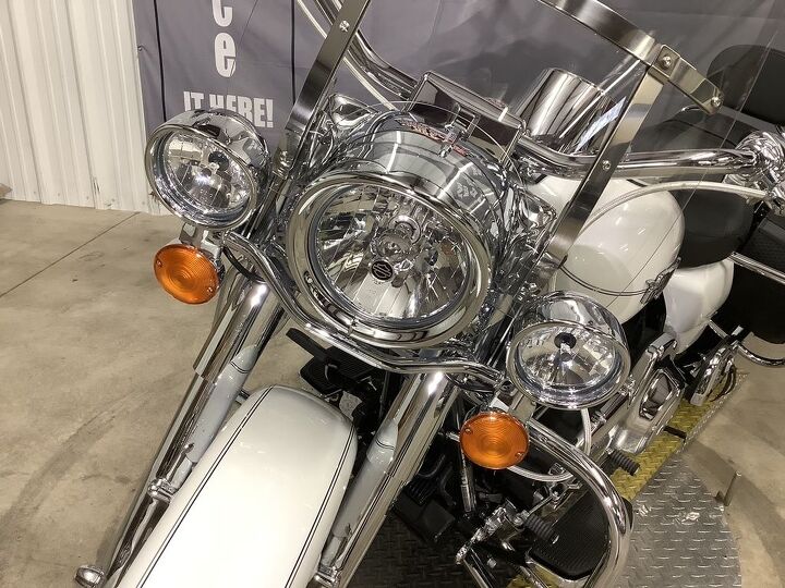only 1621 miles 1 owner vance and hines full true dual exhaust high flow