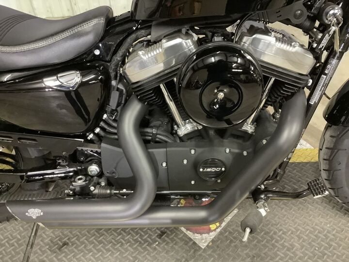 only 5006 miles vance and hines exhaust upgraded handlebars led headlight led