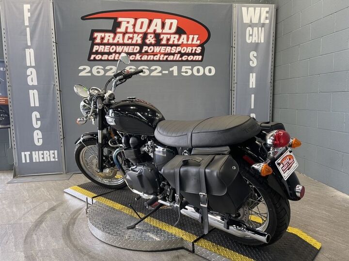 only 3546 miles 1 owner saddlebags stock and super clean cool retro