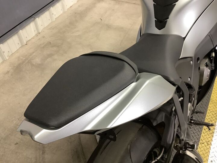 only 4909 miles 1 owner led integrated tail light yoshimura carbon fiber