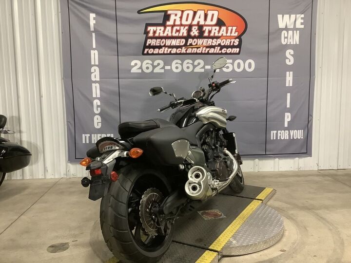 only 6298 miles yamaha hard mounted bags abs on board computer and new tires